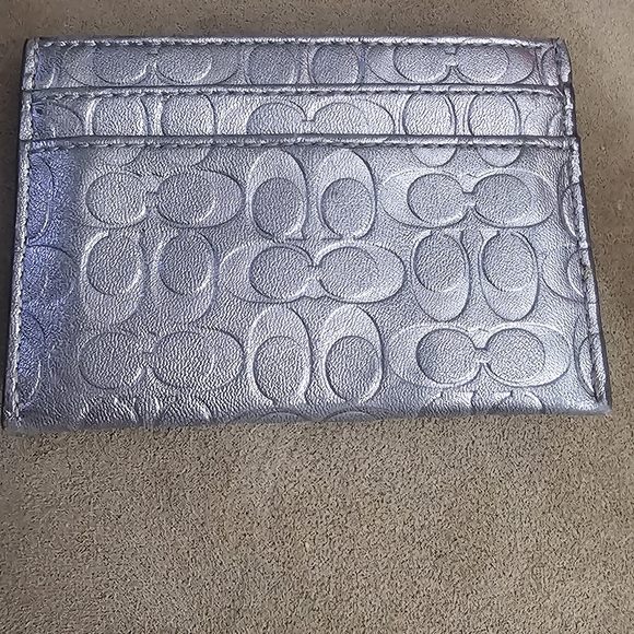 Embossed Silver Card Holder - Picture 2 of 4